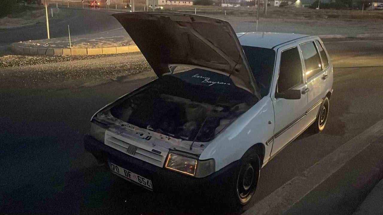Karaman'da motorunda yangın çıkan otomobili sürücü söndürdü