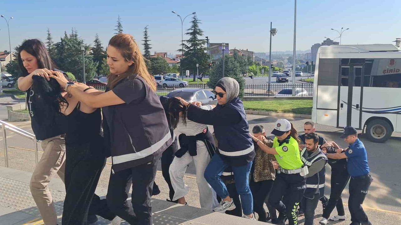 Karaman'da 'Sokaklar Güvende' operasyonunda 10 kişi tutuklandı