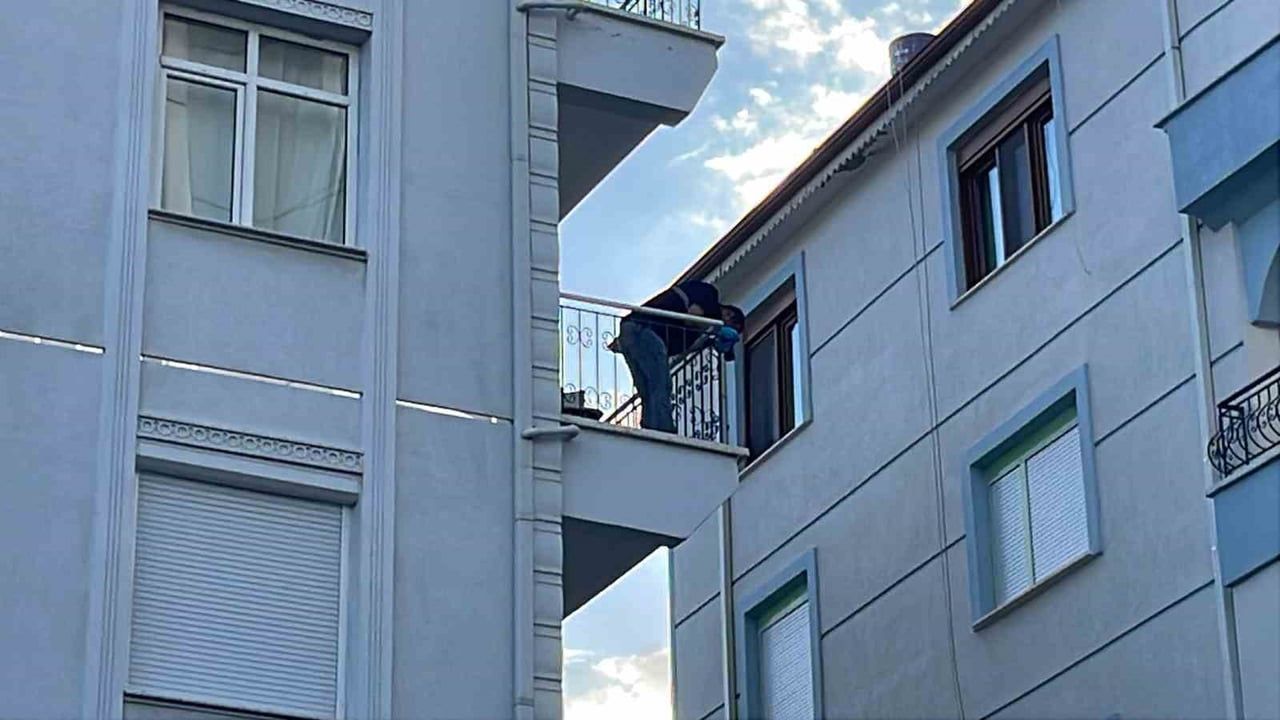 Karaman'da üçüncü kattan düşen 37 yaşındaki kişi yaşamını yitirdi