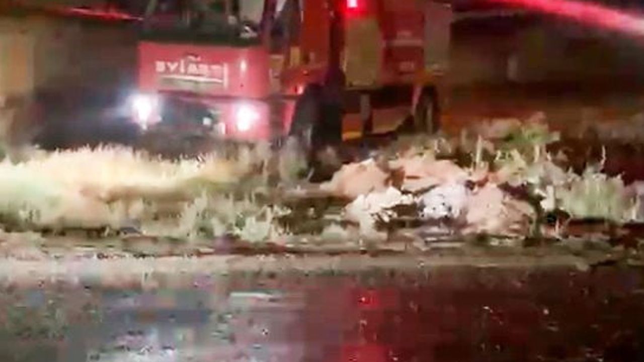 Karapınar'da boş arazide çıkan yangın çevreyi alarma geçirdi
