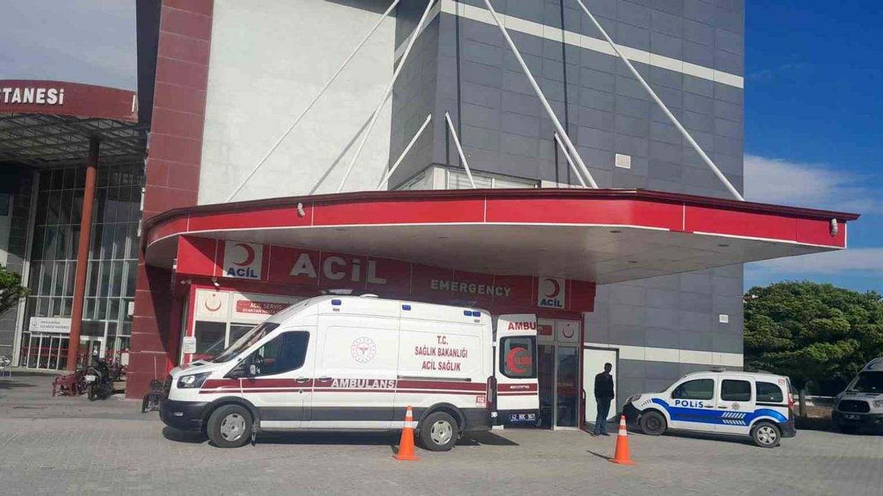 Karapınar'da kavşakta çarpışma: 12 yaşındaki çocuk hastaneye kaldırıldı