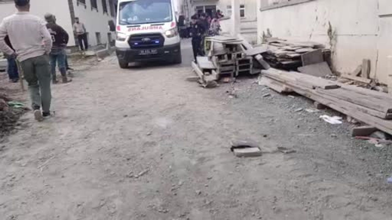Kars'ta cadde üzerinde silahlı saldırı: motosikletli şüpheli kaçtı