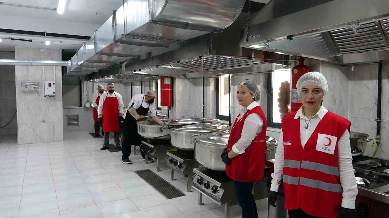 Kars'ta dayanışma mutfağı: aşevi hem gündelik desteğe hem afetlere yanıt verecek
