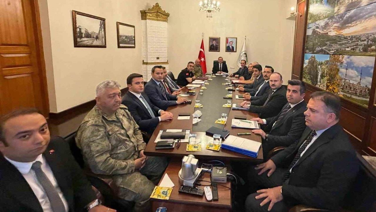 Kars'ta güvenlikte kapsamlı değerlendirme: okullar, asayiş ve sınır hattı öncelikli