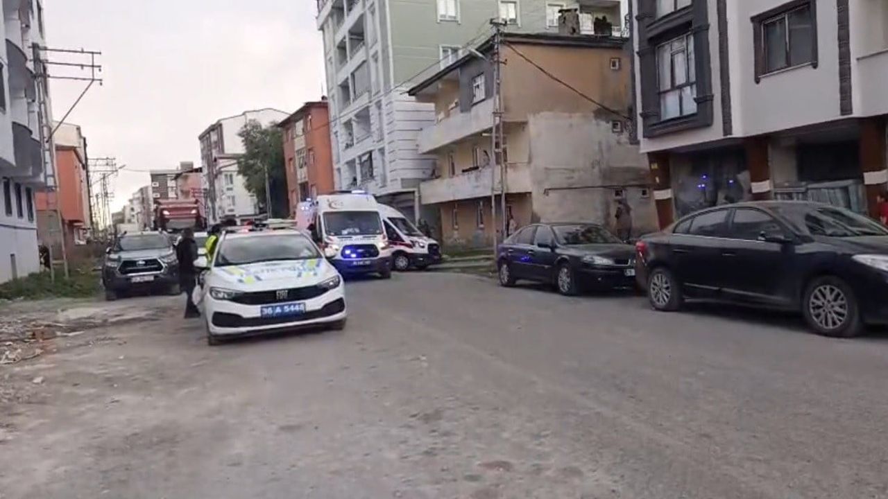 Kars'ta motosikletli silahlı saldırı: iki kişi ayaklarından yaralandı