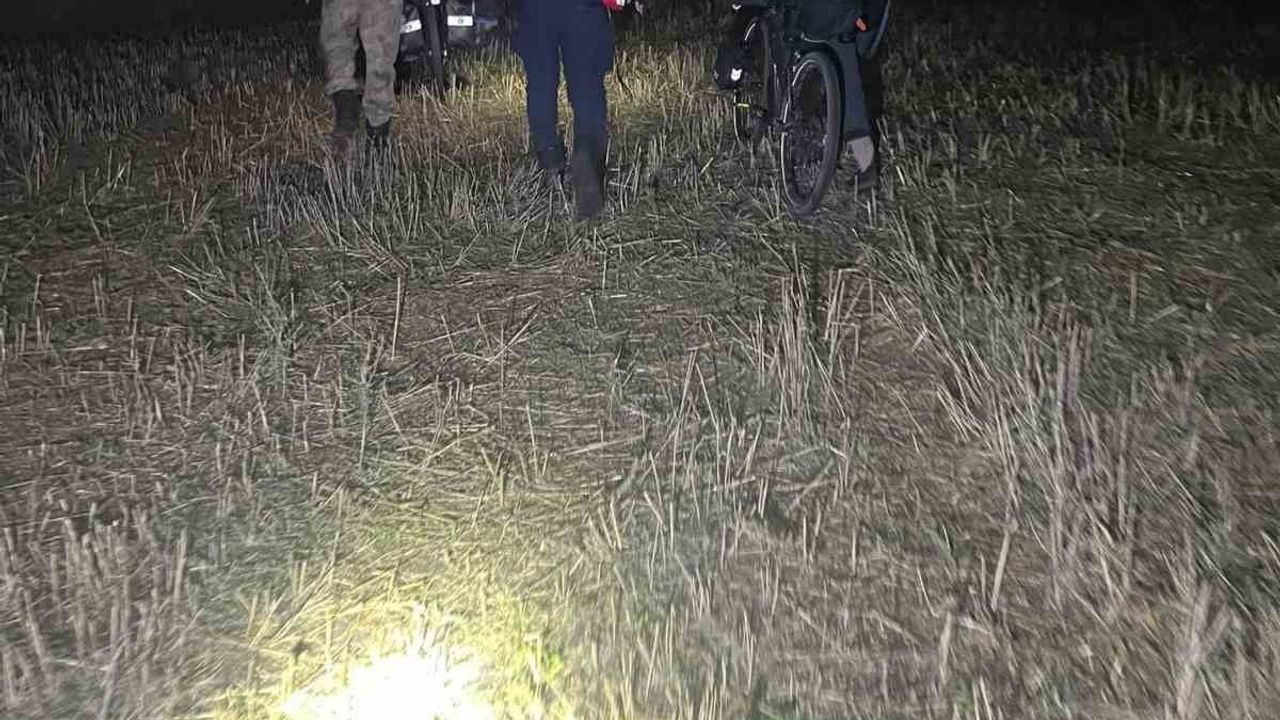 Kars'ta tercüman destekli koordinasyonla mahsur kalan iki turist kurtarıldı