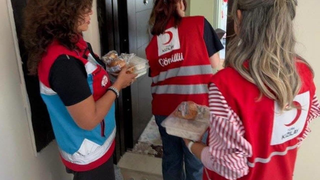 Kars’ta yeni aşevi ihtiyaç sahiplerinin sofrasına sıcak yemek götürüyor