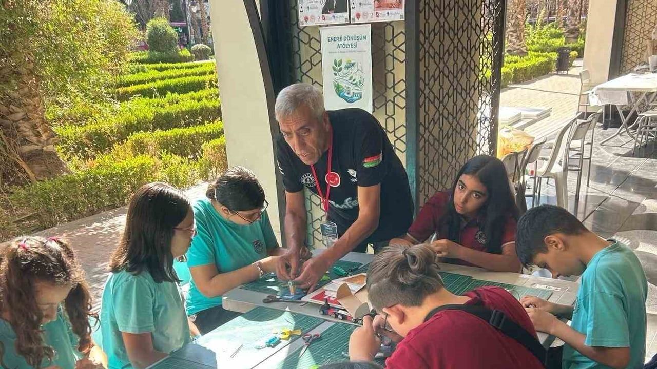 Karşıyaka'da merak rotası: bilim, kültür ve sanat şenliği kapılarını açtı