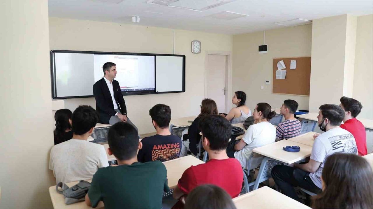Kartal'ın destek kursları 2025-2026'da öğrencileri köklü üniversitelere taşıdı