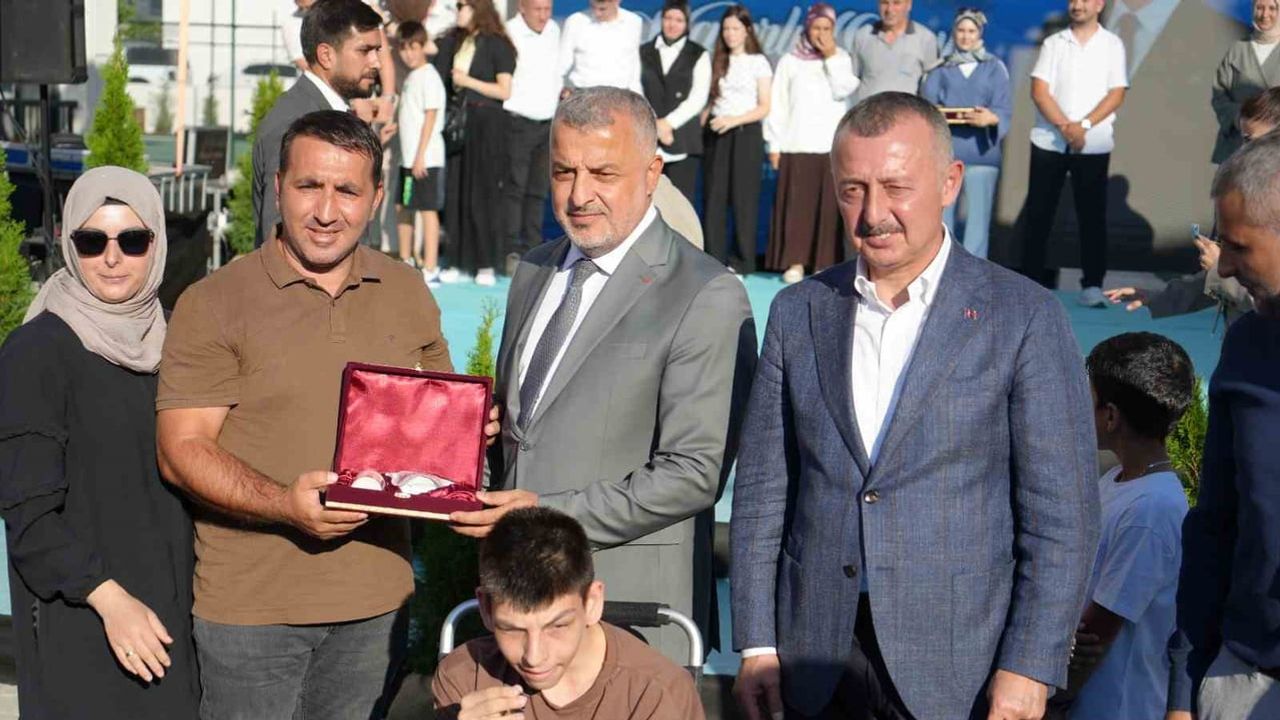 Kartepe'de 144 daire teslim edildi, Tahir Büyükakın kentsel dönüşüm uyarısı