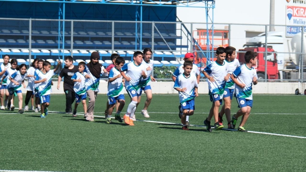 Kartepe'de yazı sporla şekillendiren 3 bin 700 çocuk
