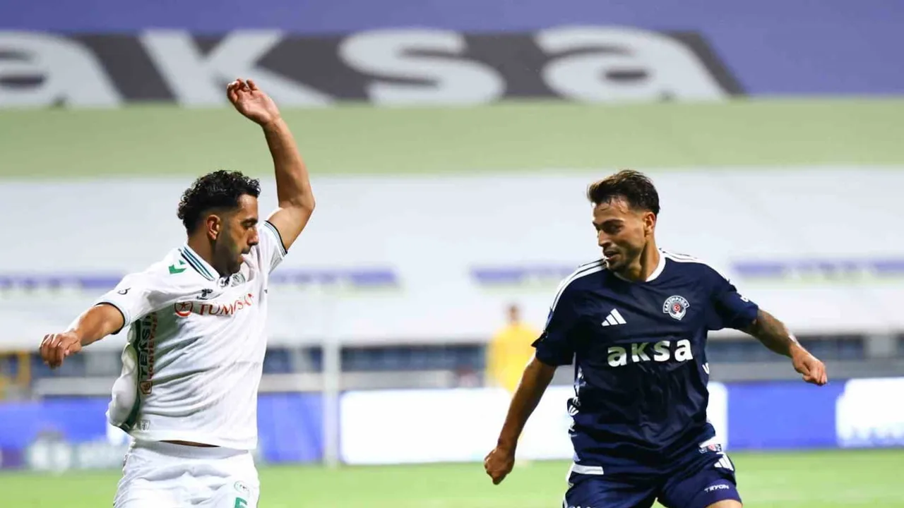 Kasımpaşa ile Konyaspor ilk yarıda gol sesi çıkaramadı