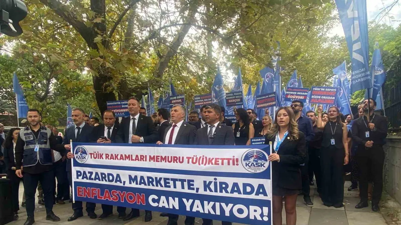 KASK üyelerinden TÜİK önünde enflasyon ve yoksulluk tepkisi