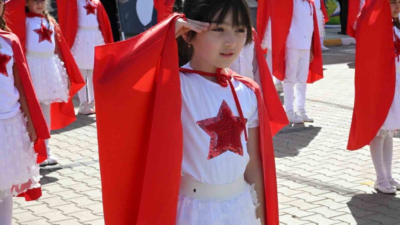 Kastamonu'da ilköğretim haftası coşkusu: öğrencilerin sahne günü