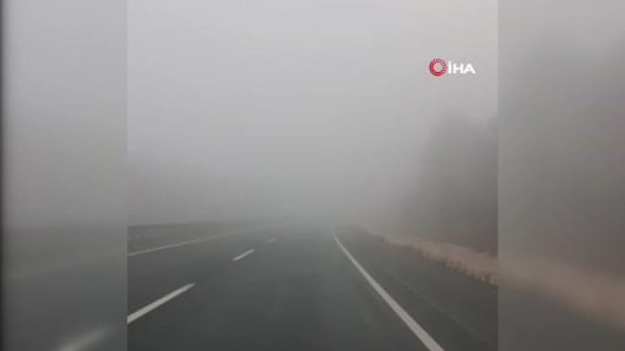 Kastamonu’da sabahı kaplayan sis günlük yaşamı ve ulaşımı zorlaştırdı