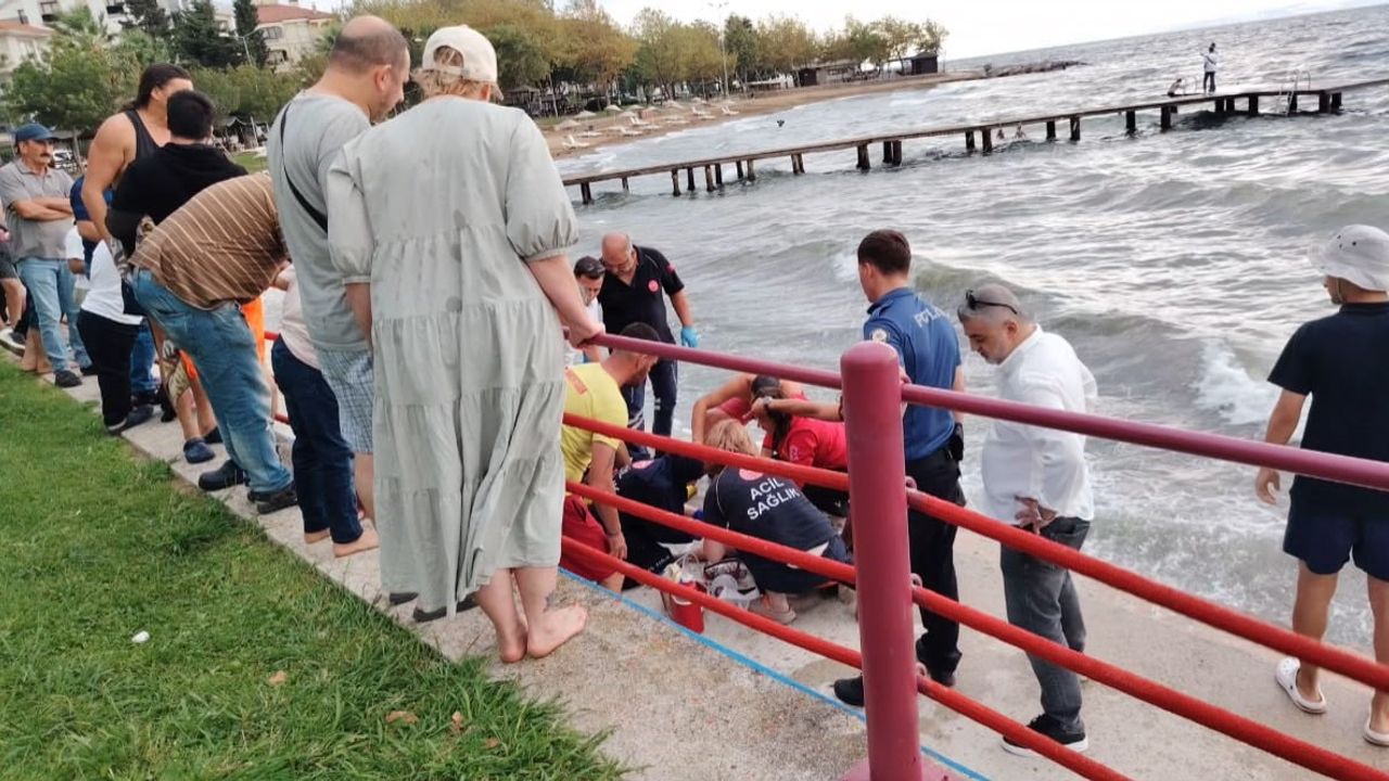 Kavga sonrası öfkeyle denize atlayan kadın kurtarıldı
