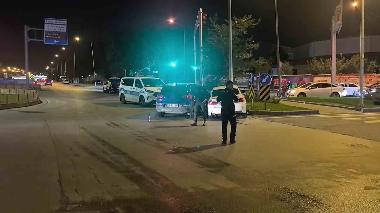 Kavşakta çarpışma: Erzurum Yakutiye'de iki kişi yaralandı