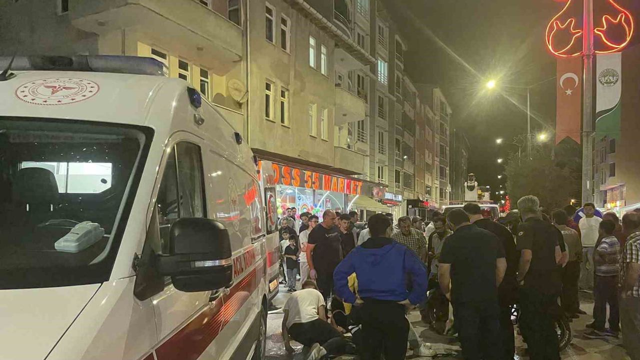 Kavşakta çarpışma: Kavak'ta motosiklet sürücüsü hastaneye kaldırıldı