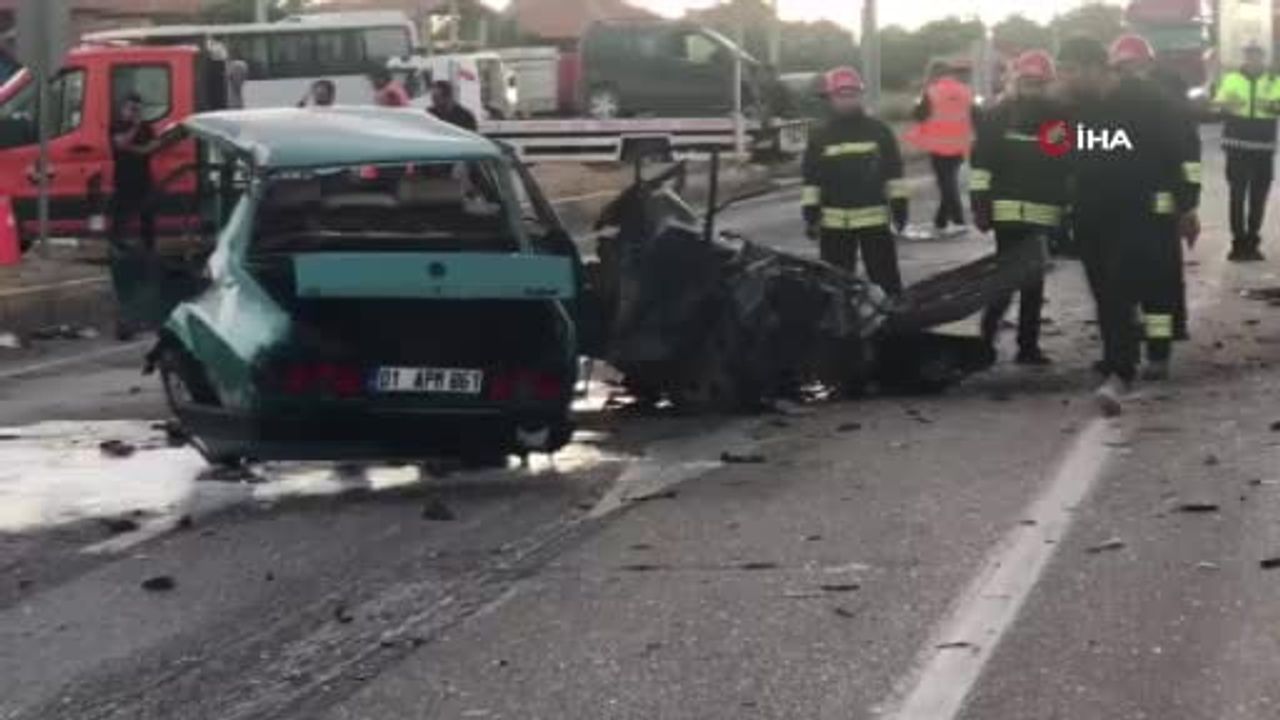 Kavşakta yan çarpışma: Tofaş ikiye bölündü, iki sürücü yaralandı