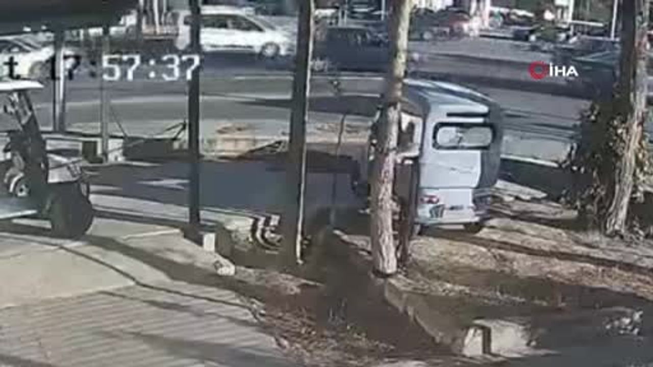 Kavşakta yaya çarptı güvenlik kamerası anı kaydetti