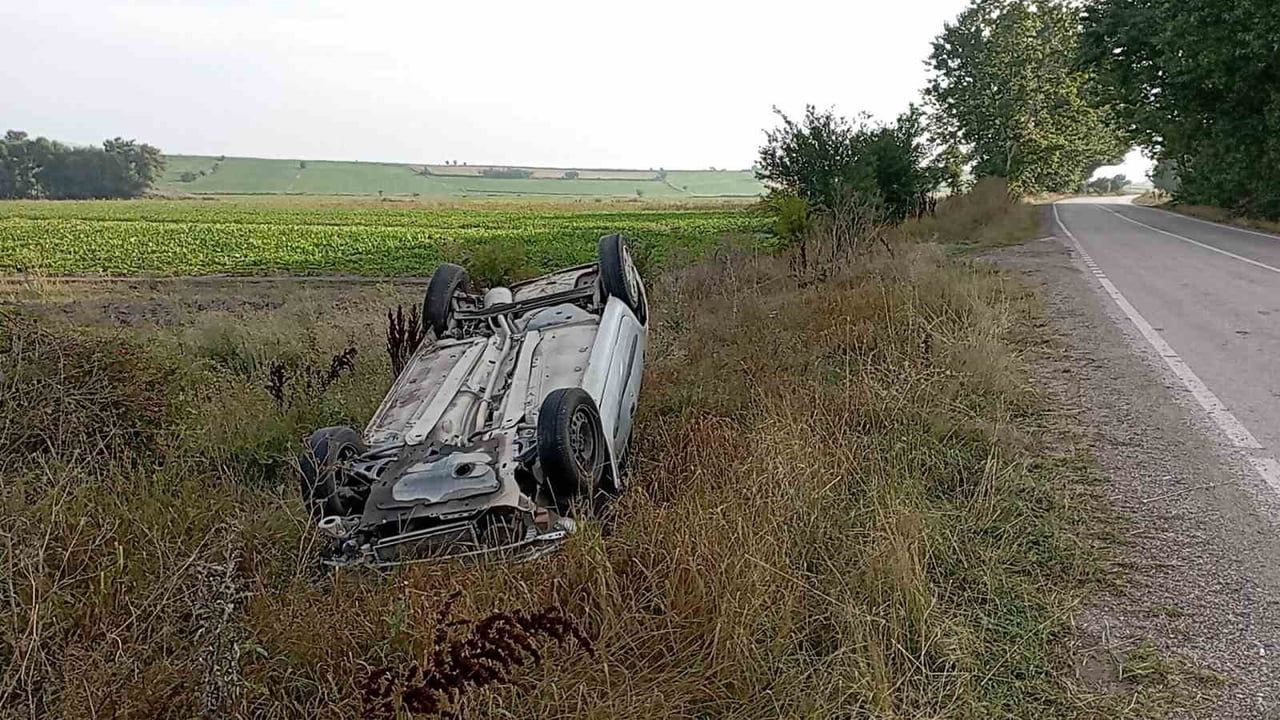 Kavunluk yakınlarında otomobil takla attı, sürücü hastaneye sevk edildi
