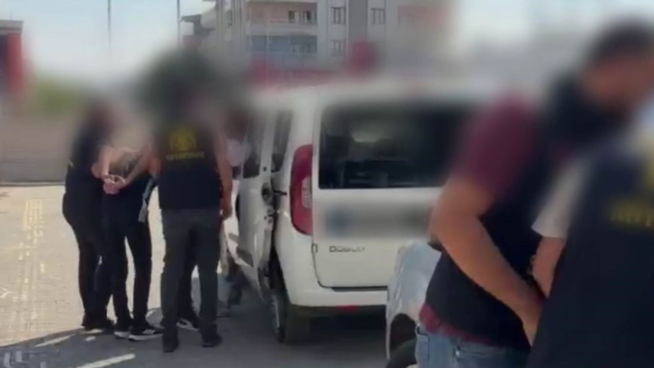 Kayapınar'da ruhsatsız silah ve kişisel veri ihlallerine yönelik operasyon
