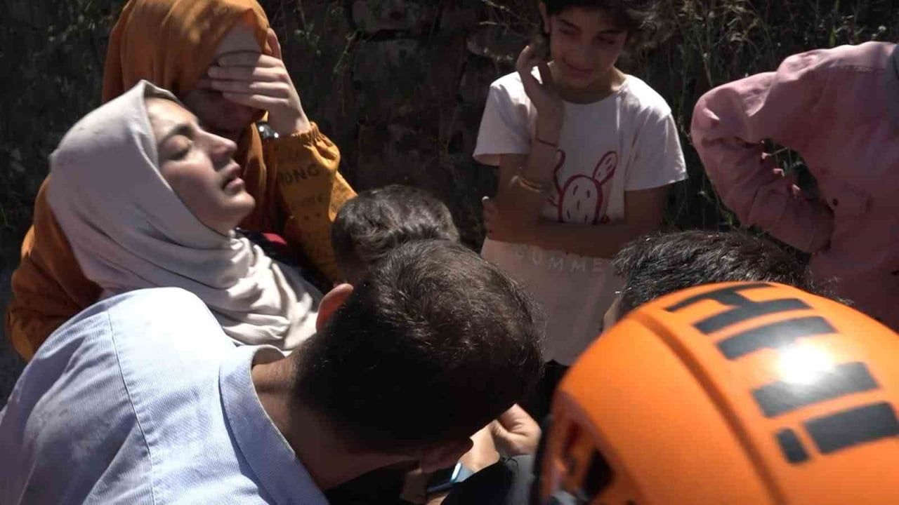 Kaybolan Emir'e kavuşmanın mutluluğu annesini bayılttı