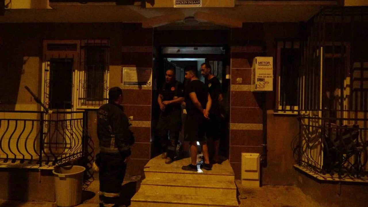 Kayıp oğlunun bulunması için İstanbul'a giden babanın evi yandı