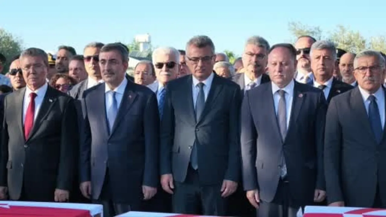 Kayıpları tespit edilen 15 Kıbrıslı Türk şehit 52 yıl sonra toprağa verildi