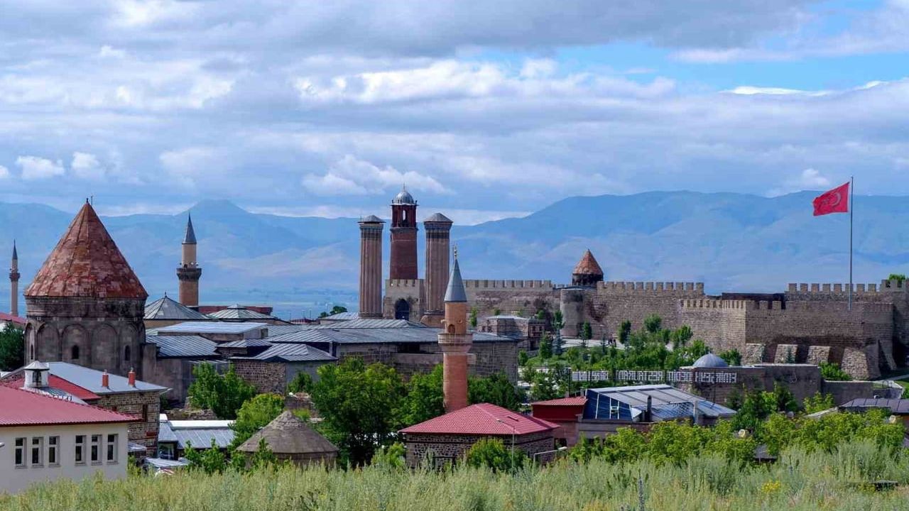 kayıtlı adreslere dönülse Erzurum ülke nüfus sıralamasında sekizinci sıraya yükselir