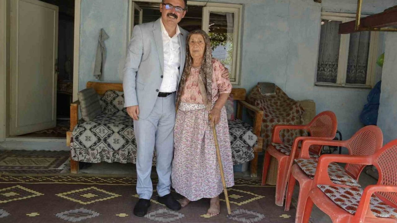 Kaymakam Ali Ekber Ateş Atça'da hanelerin sesini doğrudan dinledi