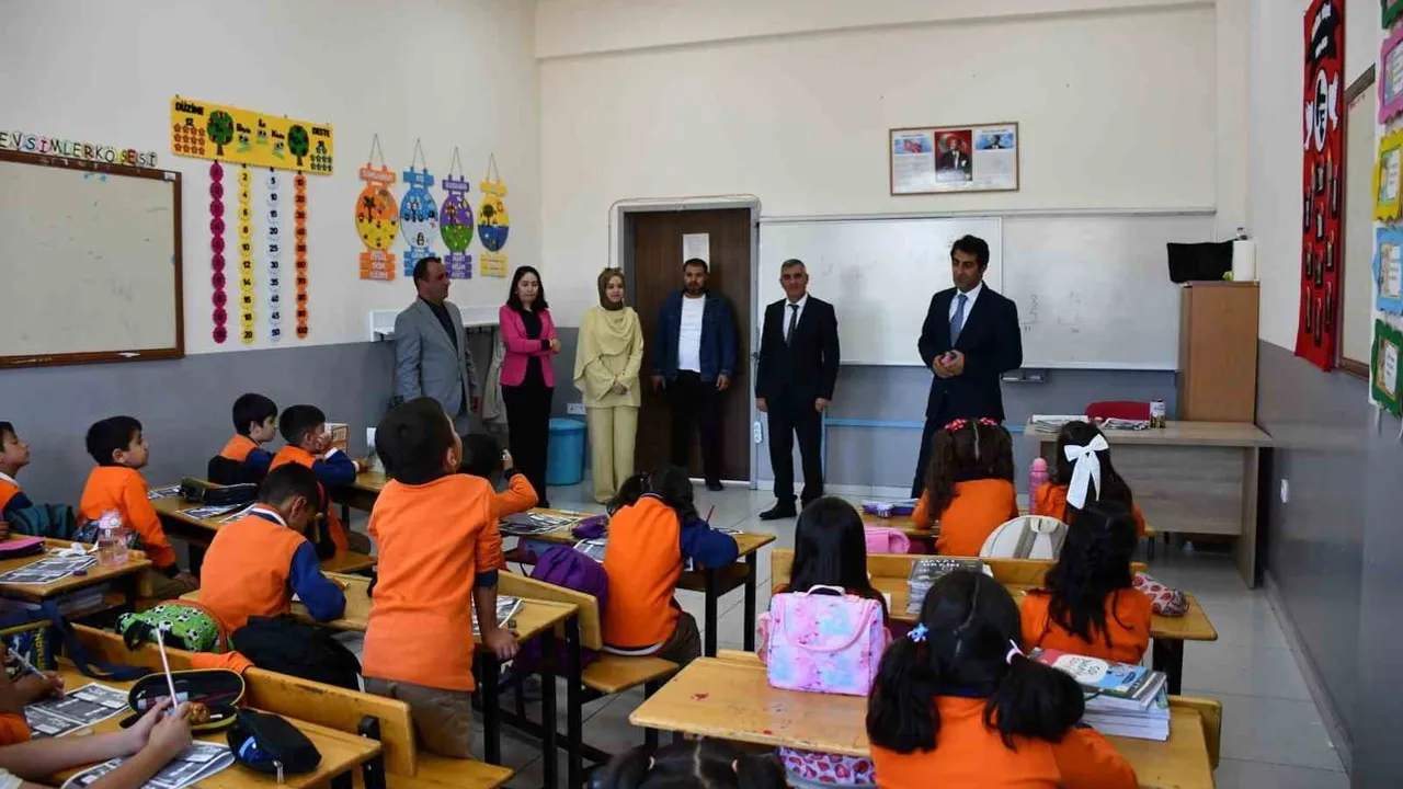 Kaymakam Aslantatar Sarıkamış'ta okullarla yeni eğitim dönemine hazırlık yaptı
