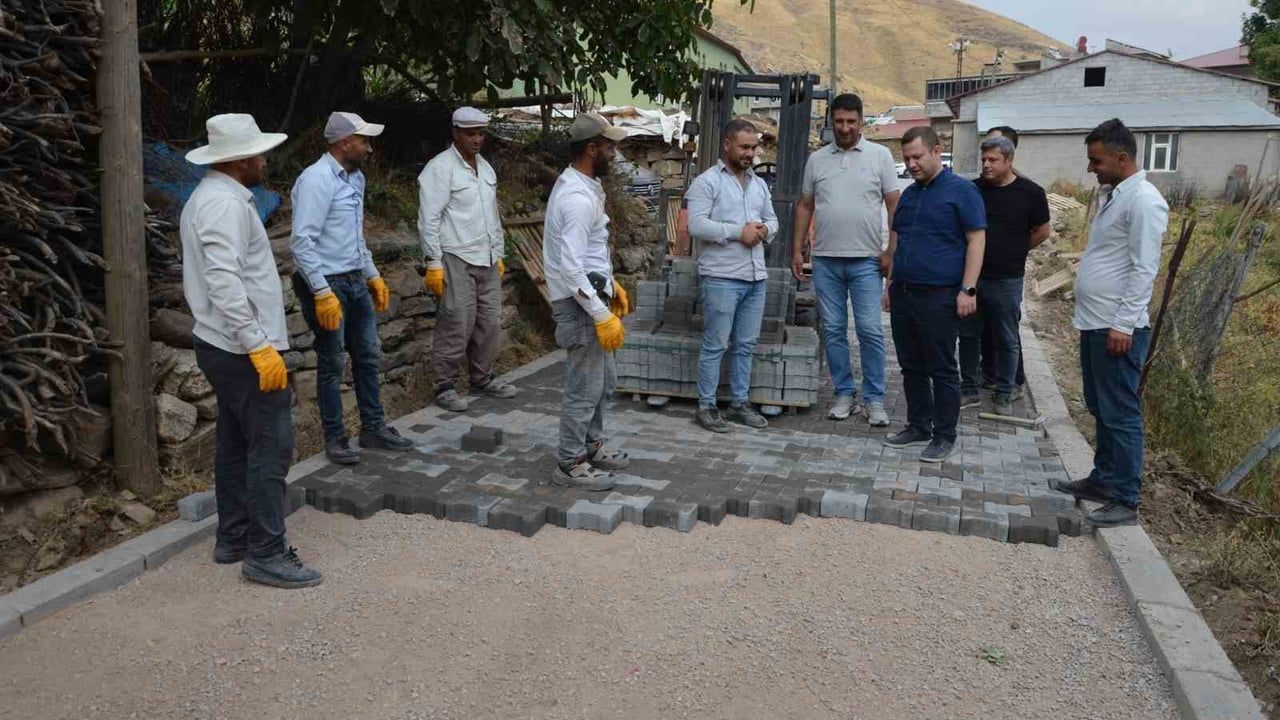 Kaymakam Demirer Tatvan köylerindeki altyapı projelerini yerinde inceledi