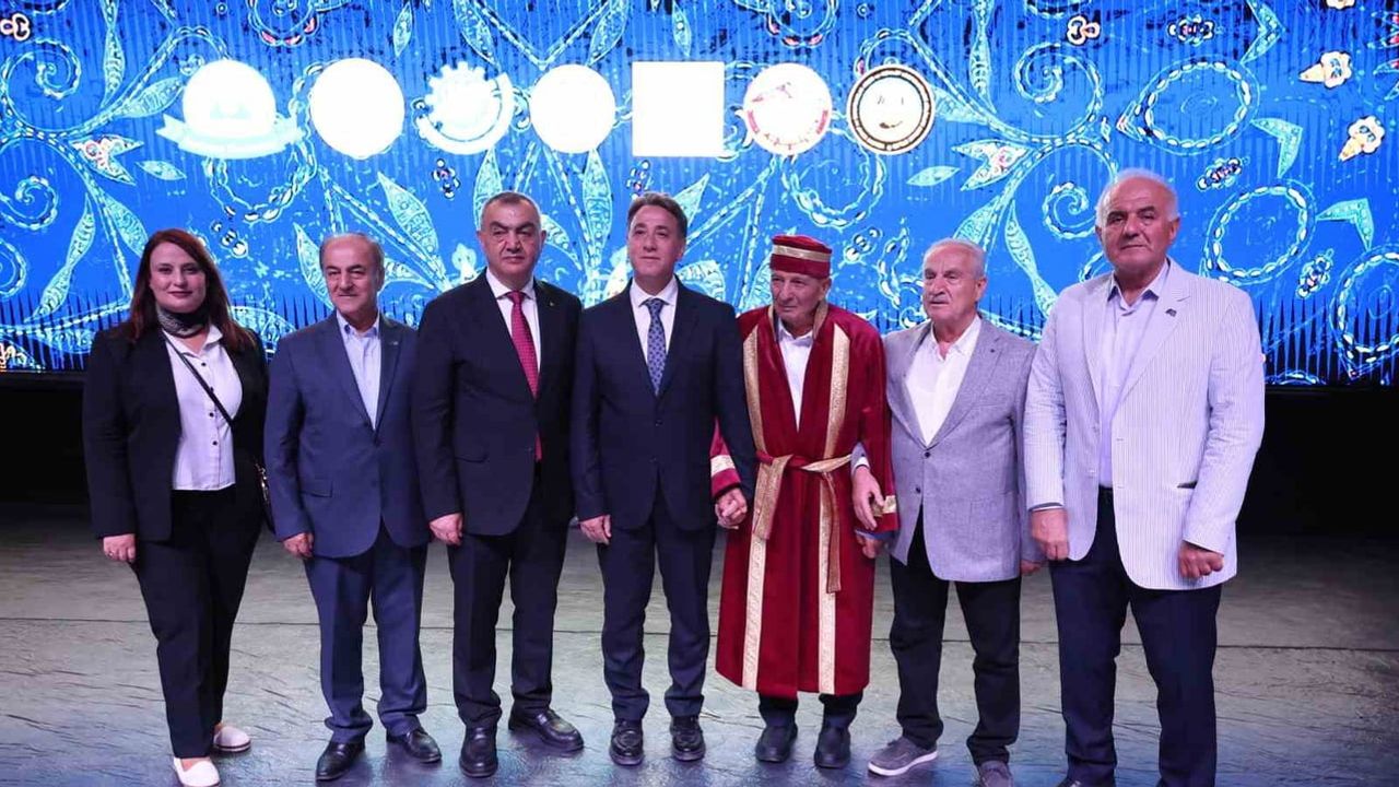 Kayseri'de ahiliğin gün yüzüne çıkışı: Mustafa Suat Köylüoğlu kaftanla onurlandırıldı