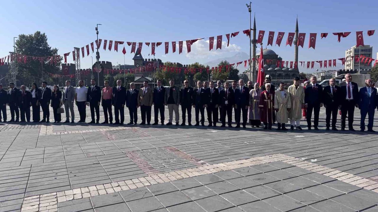 Kayseri'de ahilik haftası çelenk töreniyle başladı, kortej ve konserle devam edecek