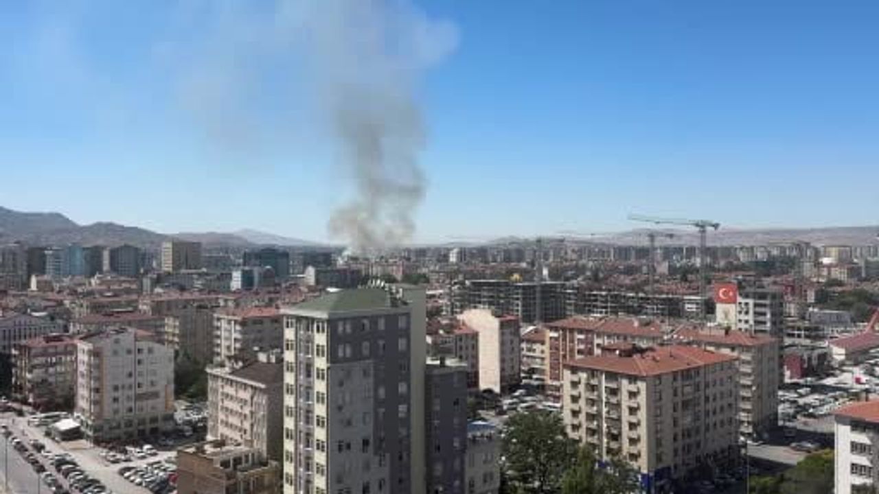 Kayseri'de boş arazide çıkan ot yangını yaklaşık 6 dönümü kül etti