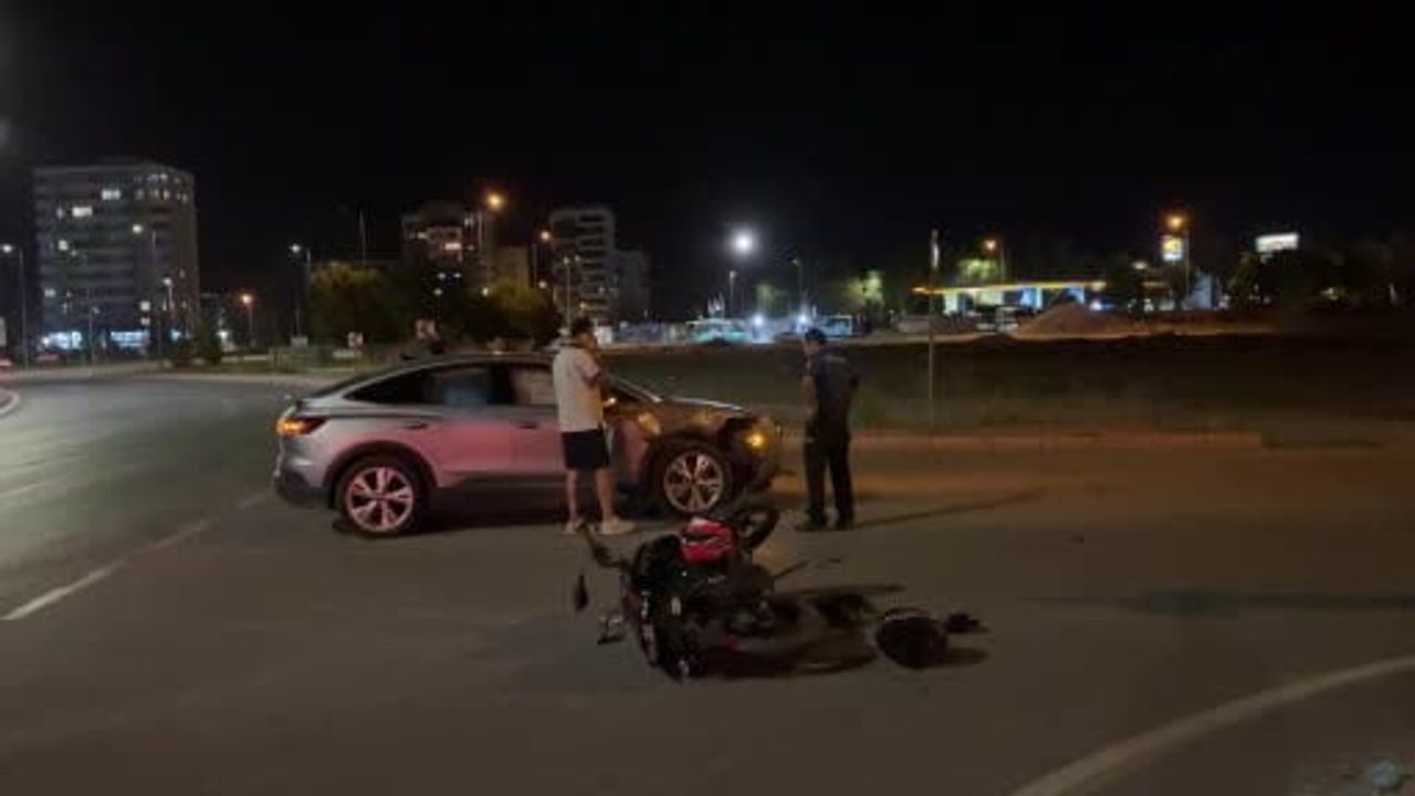 Kayseri’de çarpışan motosiklet sürücüsü yaralandı