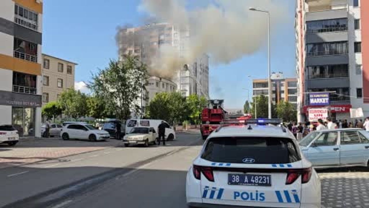 Kayseri'de çatı yangını yurt sakinlerini endişelendirdi
