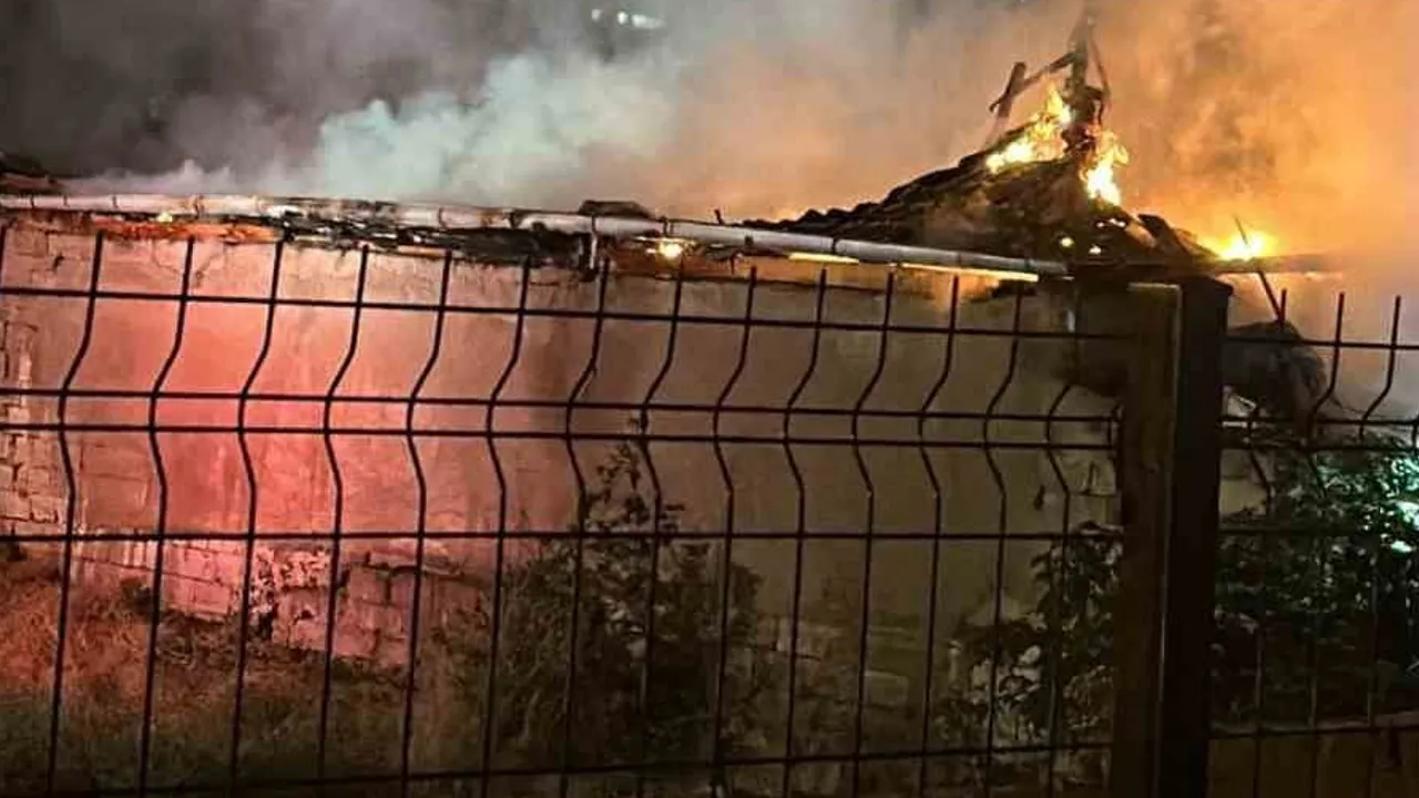 Kayseri'de Esentepe Mahallesi'nde çıkan yangın müstakil evi kullanılamaz hale getirdi