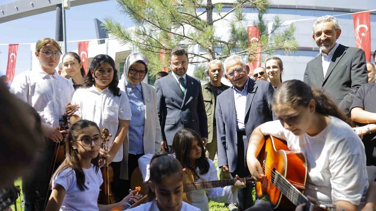 Kayseri'de konservatuvar yaz okulu 1.865 kursiyeri sertifikayla uğurladı