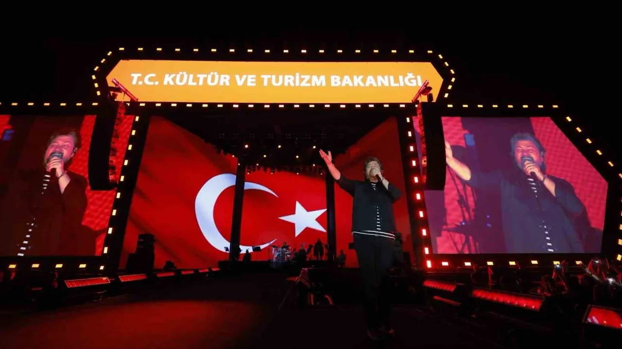 Kayseri'de kültür rüzgârı: Büyükkılıç ve Ahmet Şafak sahnede