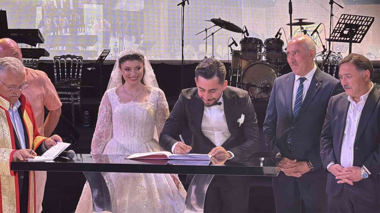 Kayseri protokolünden kutlama: Odakır çiftinin mutluluk günü