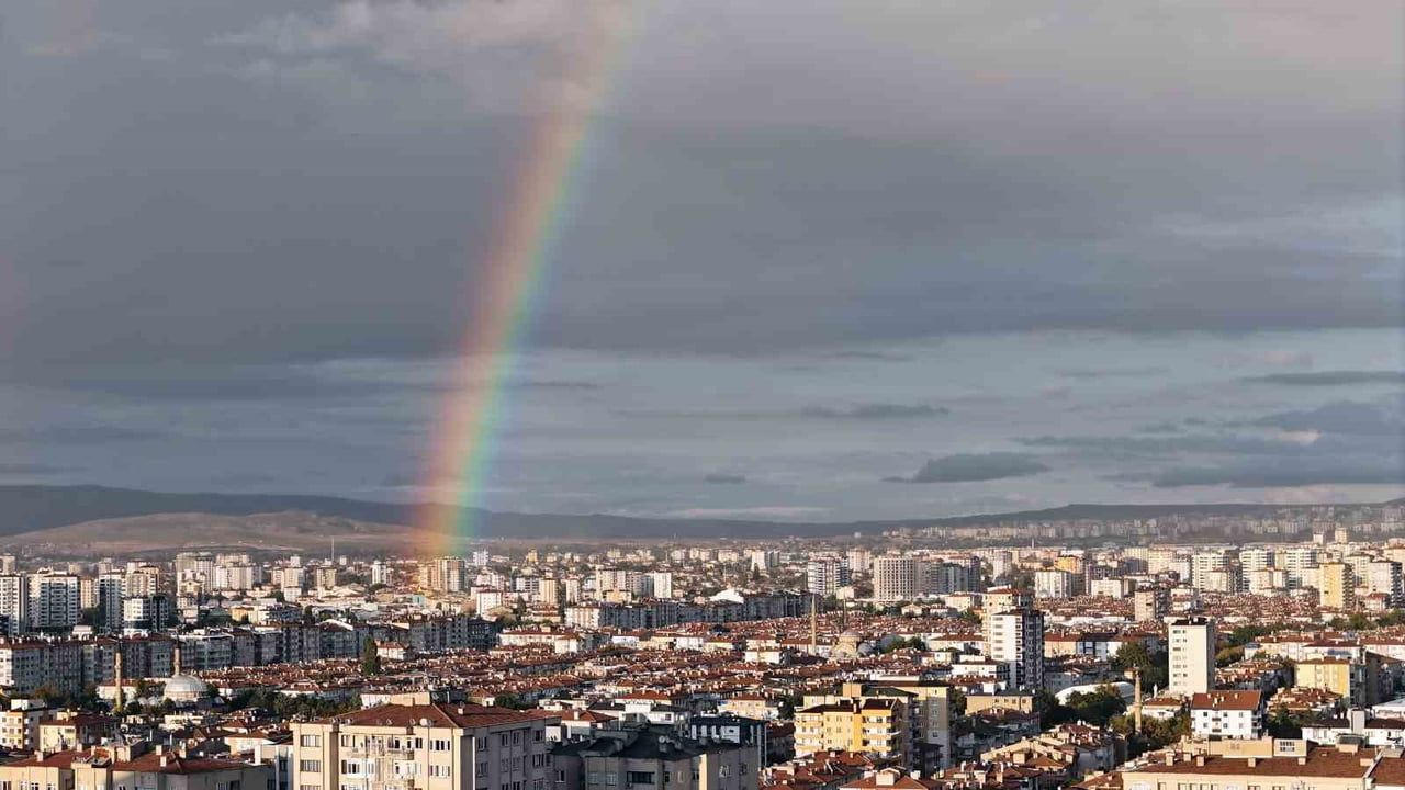 Kayseri semalarında geçici gökkuşağı gösterisi