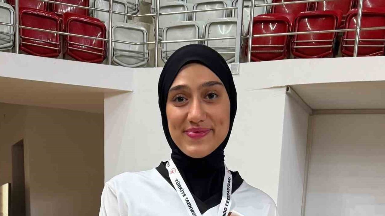 Kayserili sporcuda 62 kiloda bronz: Esma Nur Yılmaz finale çıktı