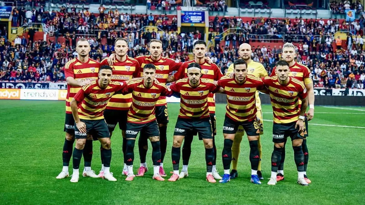 Kayserispor şampiyonluk hedefiyle 18 futbolcuyu kadrosuna kattı