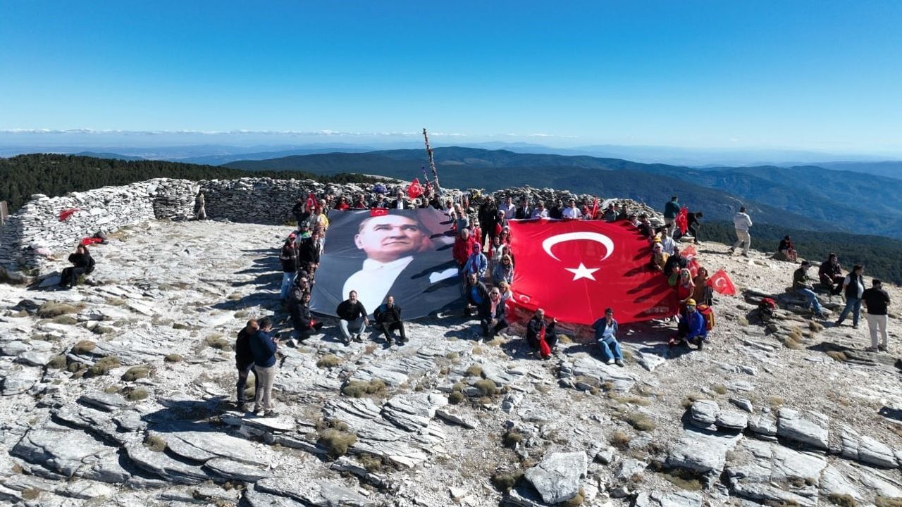 Kazdağları'nda Sarıkız zirvesinde kurtuluş coşkusu
