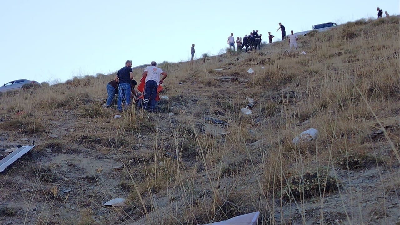 Keban'da çalışanları taşıyan minibüs uçuruma yuvarlandı, müdahale devam ediyor