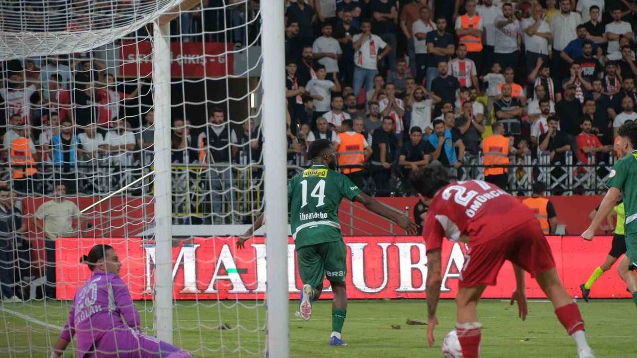 Kelechi Iheanacho'nun çift gollü dönüşü Bursa'da sevinç yarattı