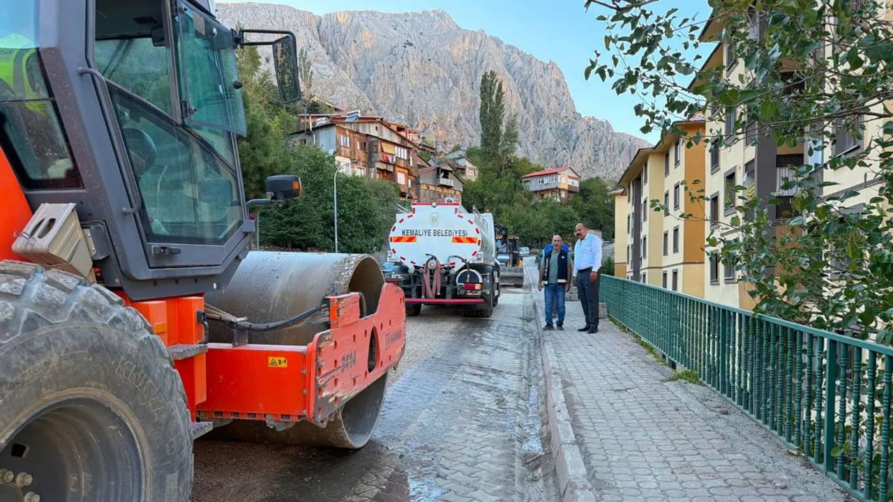 Kemaliye’de doğalgaz çalışmaları ulaşımı kolaylaştıracak düzenlemelerle sürüyor