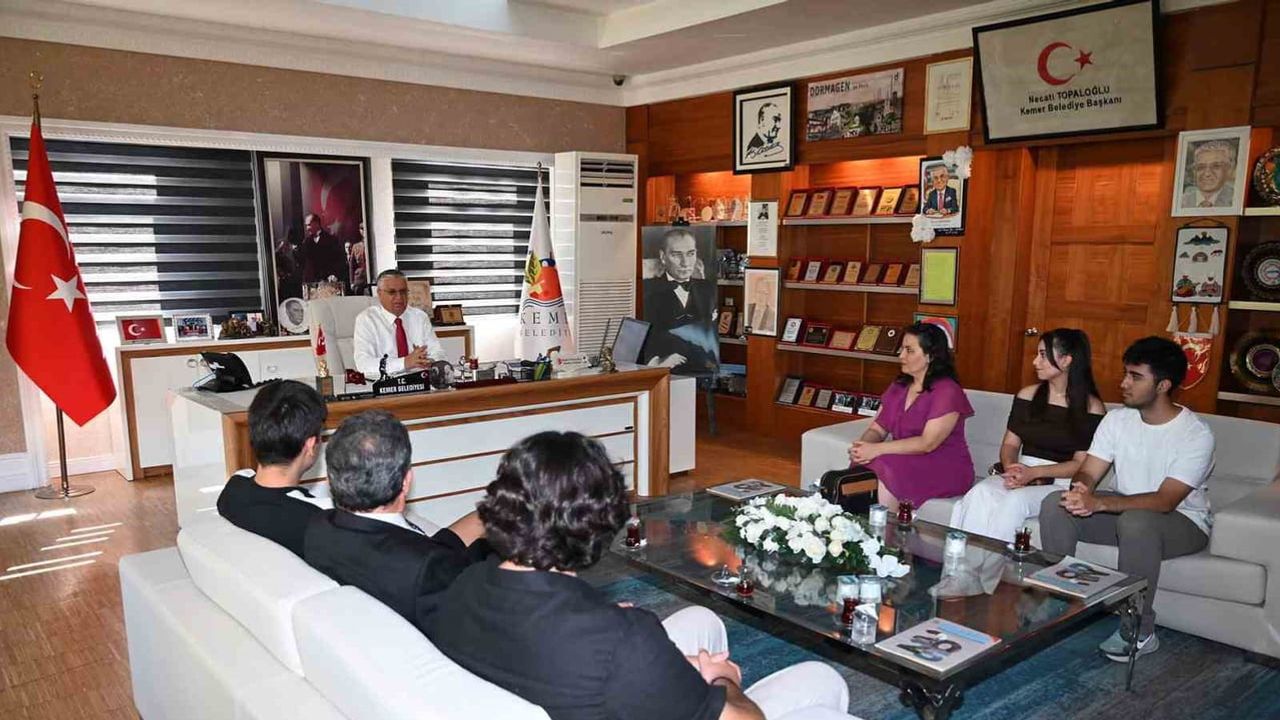 Kemer'de ücretsiz eğitimle üniversite kapılarını açan kurs